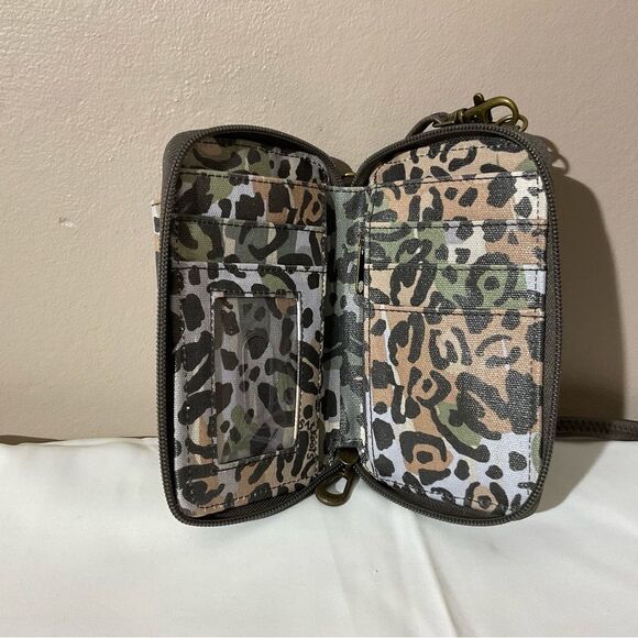 Sakroots Wristlet/Crossbody Wildlife inspired Animal Print - Picture 3 of 9
